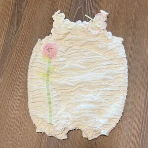 White ruffle nannette baby flower and butterfly motif romper 6-9 months